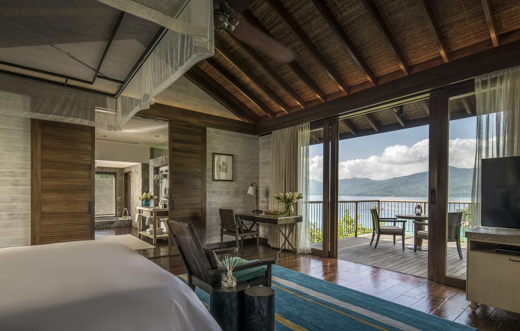 Four Seasons Seychelles 5*